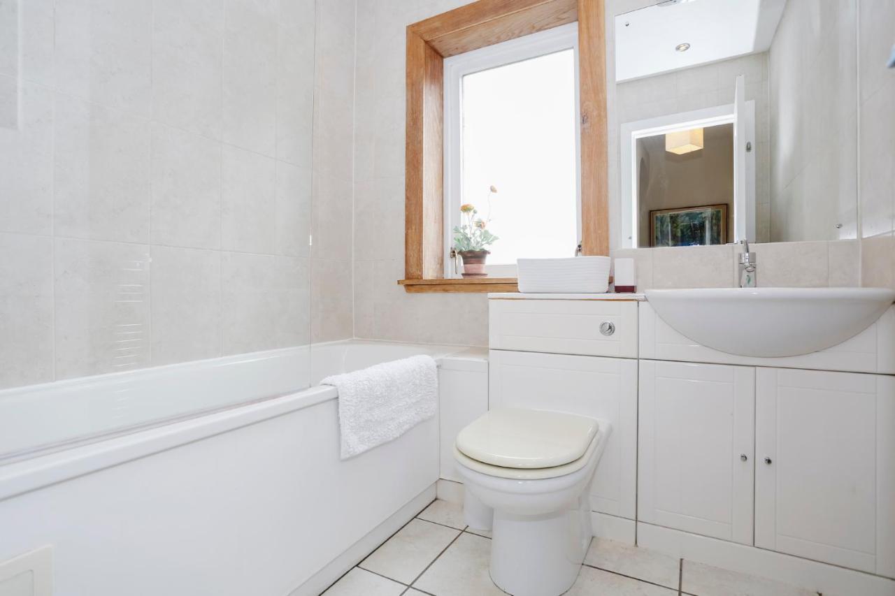 Edinburgh Central 2-Bedroom Old Town Apartment Bagian luar foto